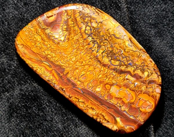 Boulder Opal gebohrt